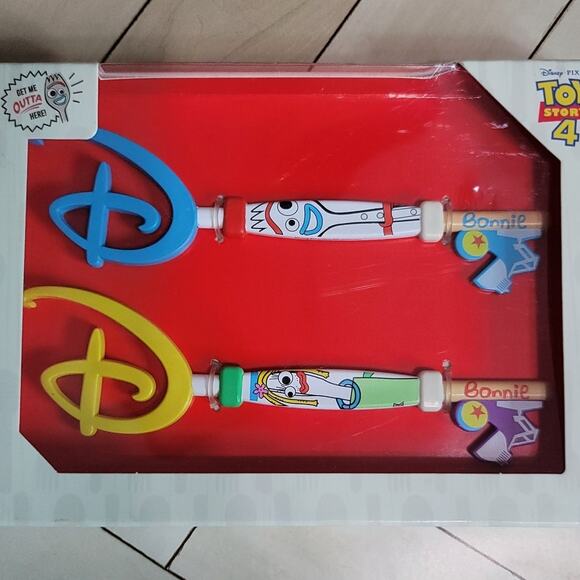 Disney Pixar Toy Story 4 Collectible Key Set - Forky and Karen Beverly - Picture 9 of 14